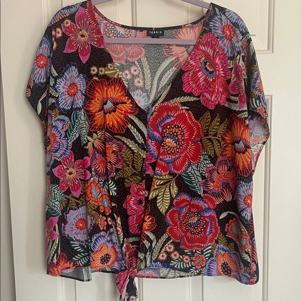 Torrid Tie-Front Capped Sleeve Multicolored Floral Print Button Up Blouse Size3X - Picture 4 of 14